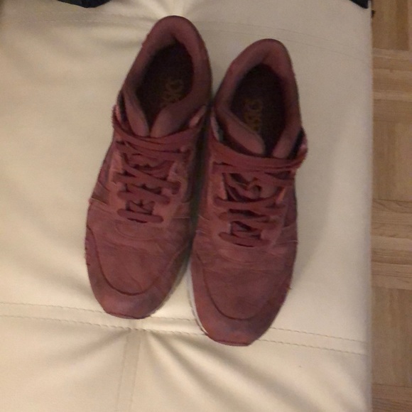 Shoes - Picture 2 of 3